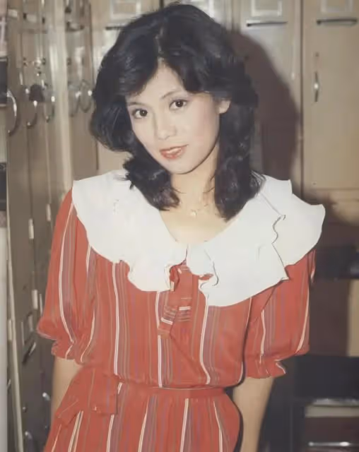 62歲港星湯鎮業風光嫁女,可26歲為他自殺的翁美玲,卻再也回不來