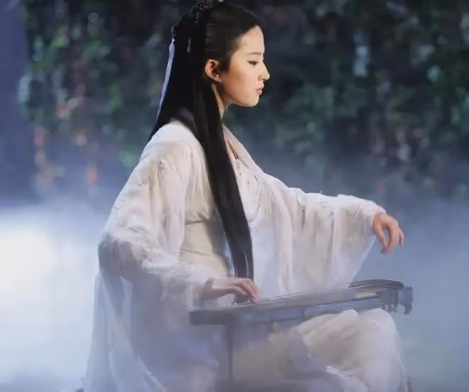 劉亦菲豪氣干雲,送閨蜜10萬鑽戒,友誼小船秒變豪華遊輪!