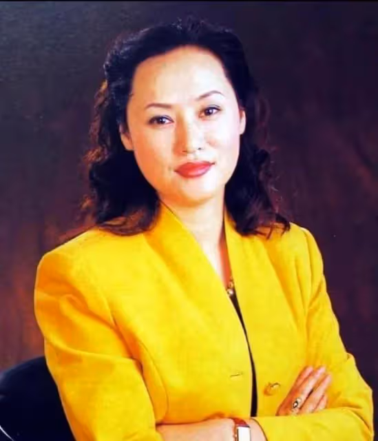 遲重瑞:「嫁給」女首富35年,原被說三道四,如今成為模範愛情!