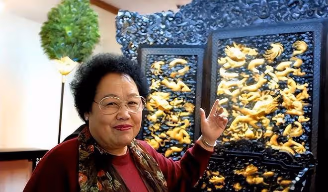 遲重瑞:「嫁給」女首富35年,原被說三道四,如今成為模範愛情!