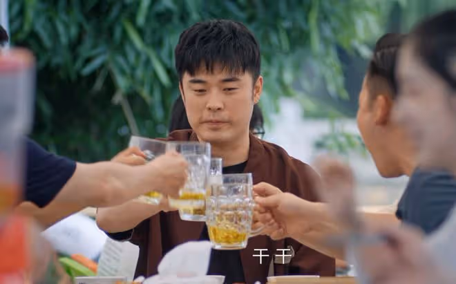 《好團圓》直到向中爬上王玉溪的床,還不知,她不僅是他洩慾工具