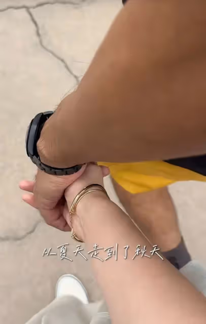 41歲主持人王冠官宣婚訊，曬與老公牽手照，與唐嫣尼格買提是好友