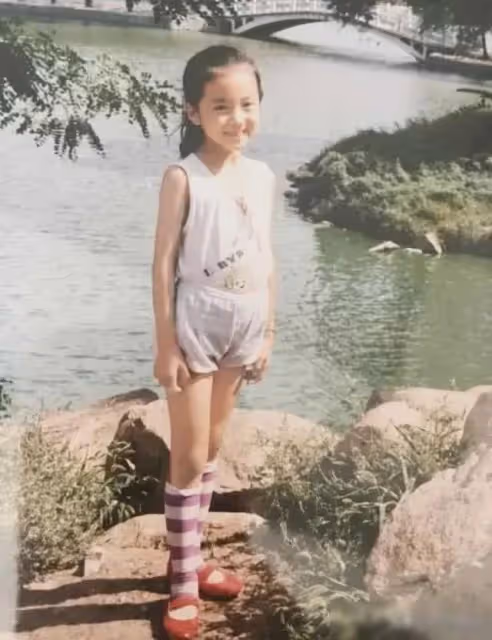她4歲上了雜誌,21歲出道,25歲成為家喻戶曉的明星!