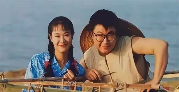 國家一級演員於文華現狀：離婚後帶女兒改嫁，穿著樸素趕集