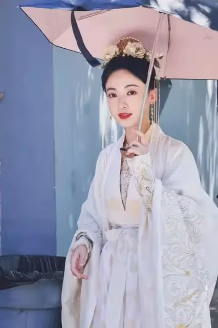 吳謹言飾演的薛芳菲，為何又讓她美出了新高度？