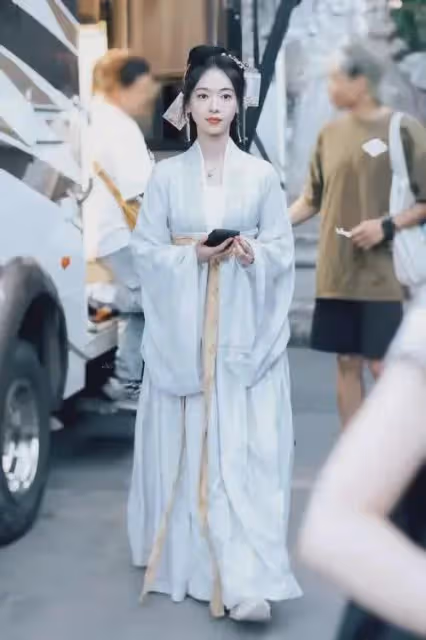 吳謹言飾演的薛芳菲，為何又讓她美出了新高度？