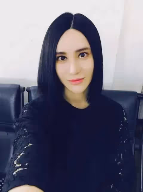 尚雯婕的時尚女人穿搭，為何總給人換臉的既視感，她真的動臉了嗎