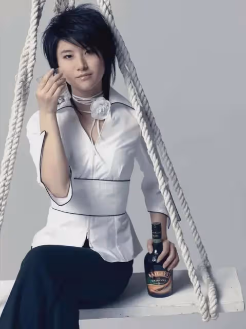 尚雯婕的時尚女人穿搭，為何總給人換臉的既視感，她真的動臉了嗎