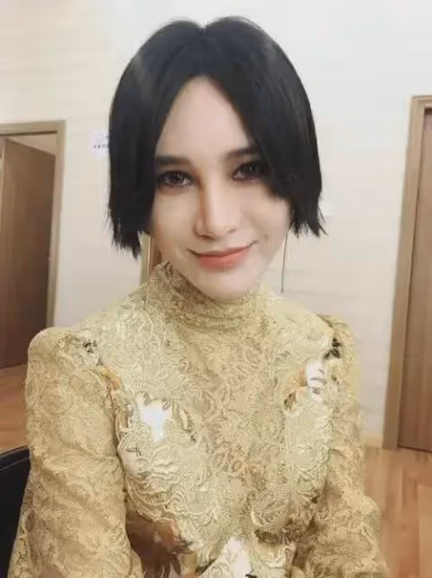 尚雯婕的時尚女人穿搭，為何總給人換臉的既視感，她真的動臉了嗎