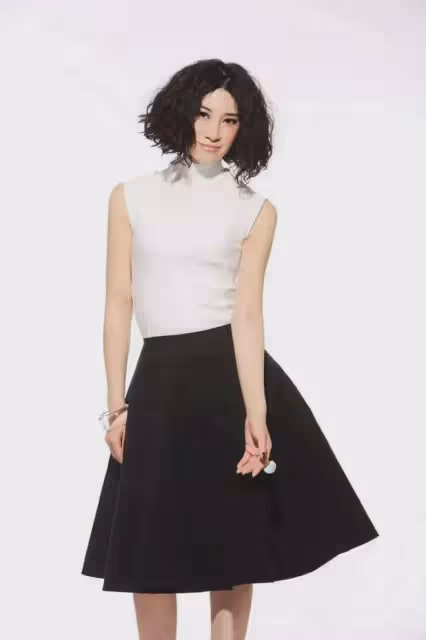 尚雯婕的時尚女人穿搭，為何總給人換臉的既視感，她真的動臉了嗎