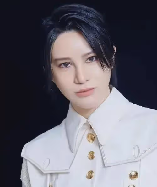 尚雯婕的時尚女人穿搭，為何總給人換臉的既視感，她真的動臉了嗎