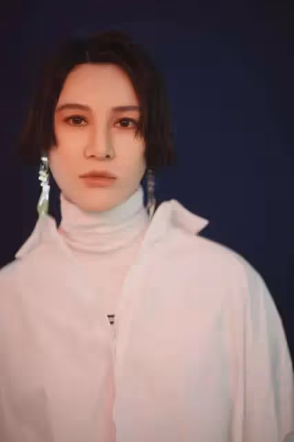 尚雯婕的時尚女人穿搭，為何總給人換臉的既視感，她真的動臉了嗎