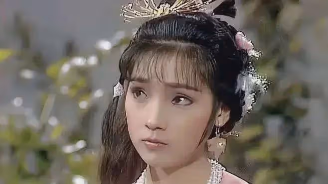 戚美珍作為TVB五美之一,無論是古裝還是現代裝都好美的!
