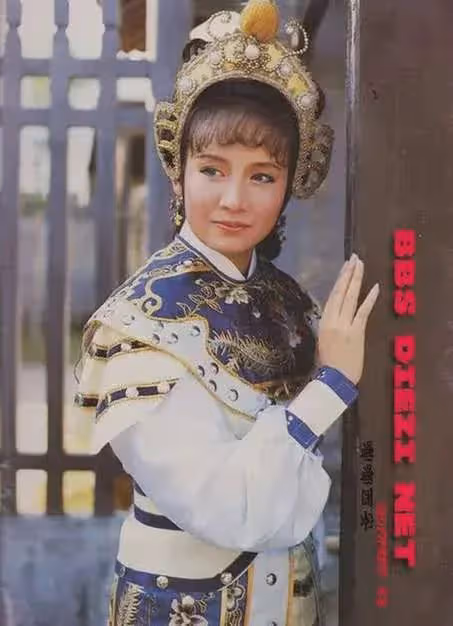 戚美珍作為TVB五美之一，無論是古裝還是現代裝都好美的！