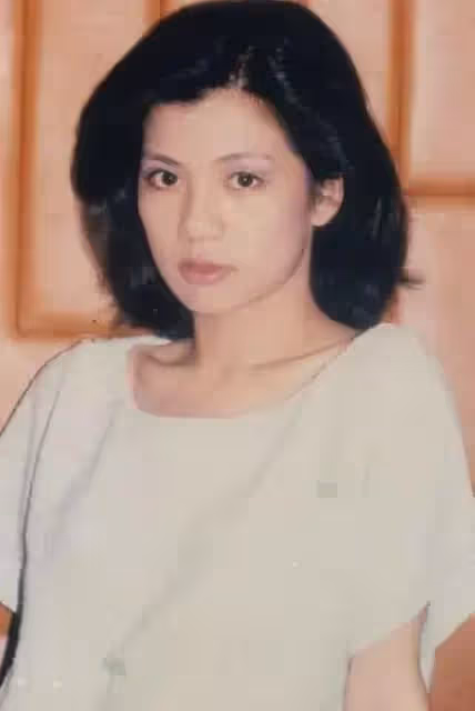 戚美珍作為TVB五美之一，無論是古裝還是現代裝都好美的！