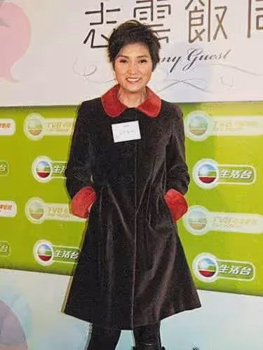 戚美珍作為TVB五美之一，無論是古裝還是現代裝都好美的！