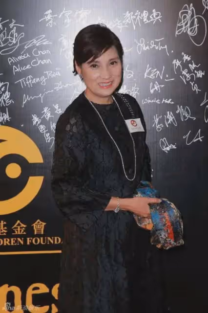戚美珍作為TVB五美之一，無論是古裝還是現代裝都好美的！