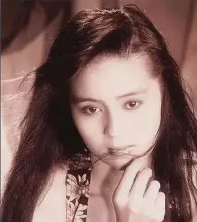 高勝美人美歌甜，但為何大家都覺得她老得有點快？