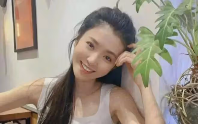 為何李雲霄無論怎麼穿搭，總是顯得她既明艷又女人還端莊？