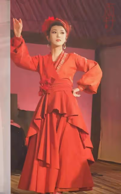 為何李雲霄無論怎麼穿搭，總是顯得她既明艷又女人還端莊？