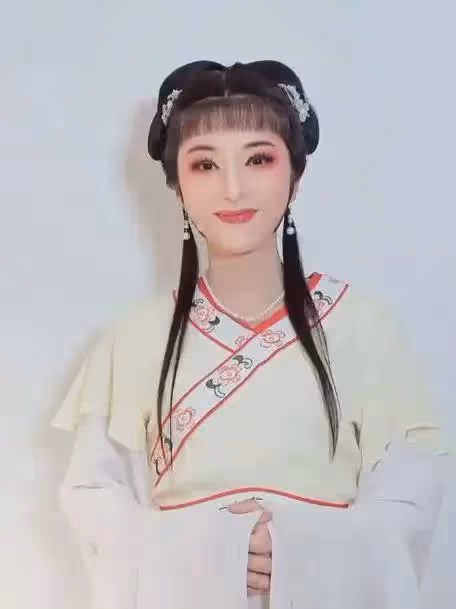 為何李雲霄無論怎麼穿搭，總是顯得她既明艷又女人還端莊？