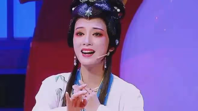 為何李雲霄無論怎麼穿搭，總是顯得她既明艷又女人還端莊？