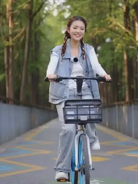 為何李雲霄無論怎麼穿搭，總是顯得她既明艷又女人還端莊？