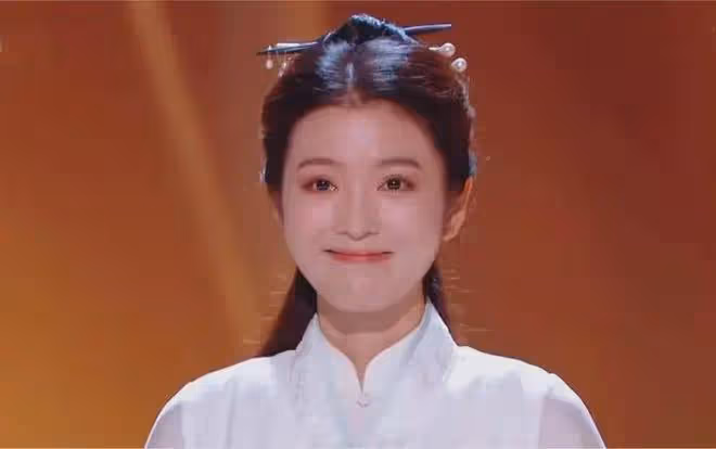 為何李雲霄無論怎麼穿搭，總是顯得她既明艷又女人還端莊？