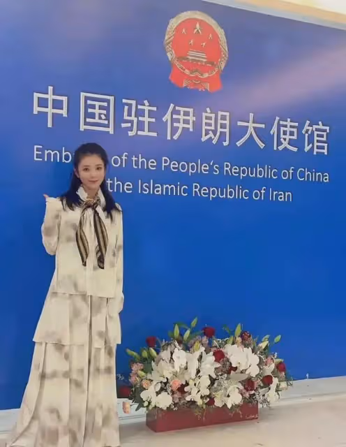 為何李雲霄無論怎麼穿搭，總是顯得她既明艷又女人還端莊？