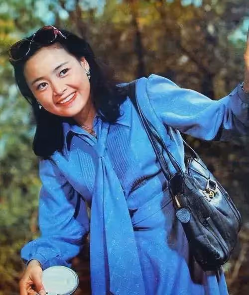 張瑜年輕時候明艷嬌俏，自然老去優雅貴氣！
