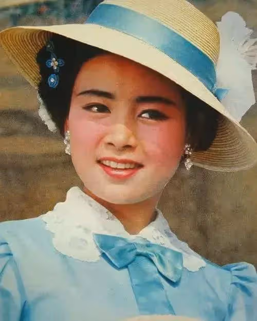 張瑜年輕時候明艷嬌俏，自然老去優雅貴氣！