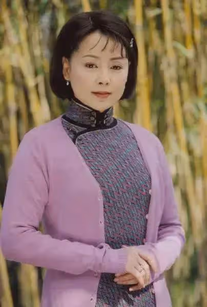 張瑜年輕時候明艷嬌俏，自然老去優雅貴氣！