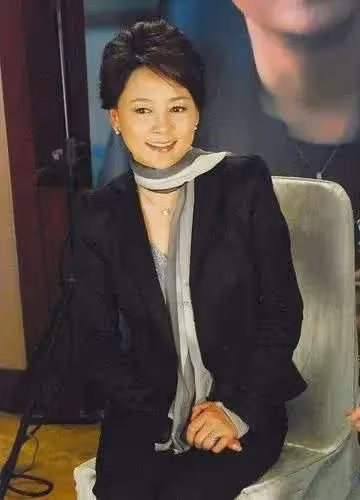 張瑜年輕時候明艷嬌俏，自然老去優雅貴氣！
