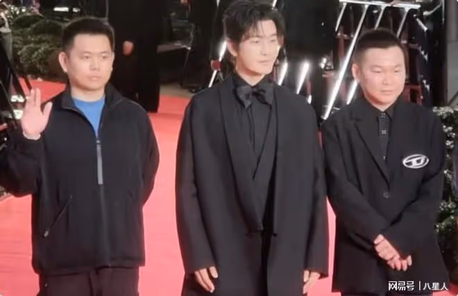 46歲黃曉明被葉柯榨乾!皮膚嫩了臉瘦了不油了,但這假髮也太明顯了