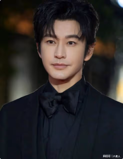 46歲黃曉明被葉柯榨乾!皮膚嫩了臉瘦了不油了,但這假髮也太明顯了