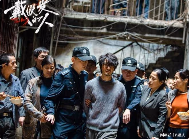 46歲黃曉明被葉柯榨乾!皮膚嫩了臉瘦了不油了,但這假髮也太明顯了