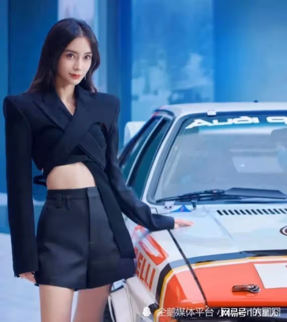黃曉明眼瞎!baby近照,出席車展當車模,回歸老本行比葉珂好看多了