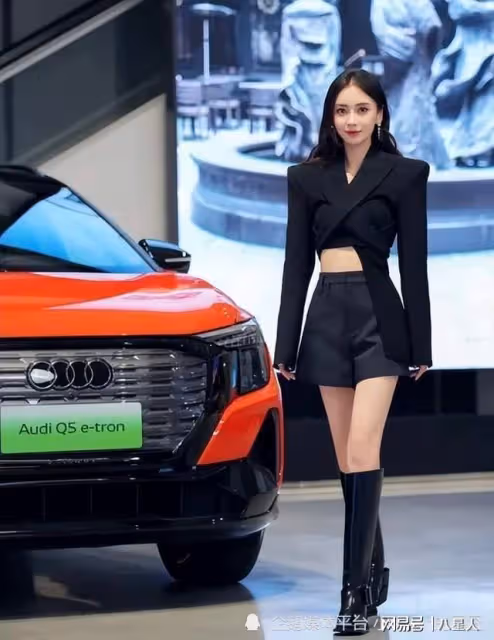 黃曉明眼瞎!baby近照,出席車展當車模,回歸老本行比葉珂好看多了
