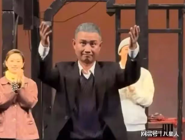 39歲文章近況曝光！帶女友外出聚餐，開200w大G，生活依舊瀟灑