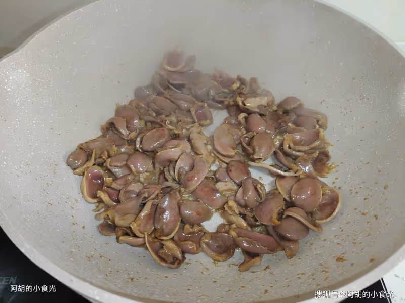 比豬肉低脂、比牛肉便宜！天冷不吃它太虧，大火炒一盤，脆嫩高蛋白、特下飯