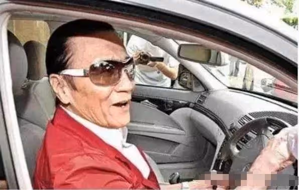 81歲謝賢親自駕車找張柏芝 卻惹兒子謝霆鋒發飆?