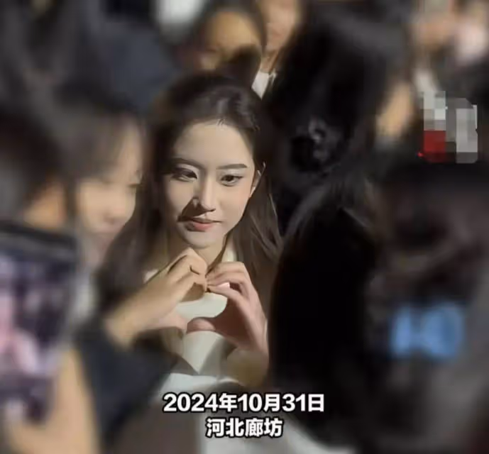 校園劉亦菲爆火,一大學生長相酷似劉亦菲走紅受同學追捧,好美