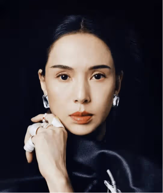 李若彤現身威海菜市場被偶遇,獲網民評價人美親民,毫無明星架子