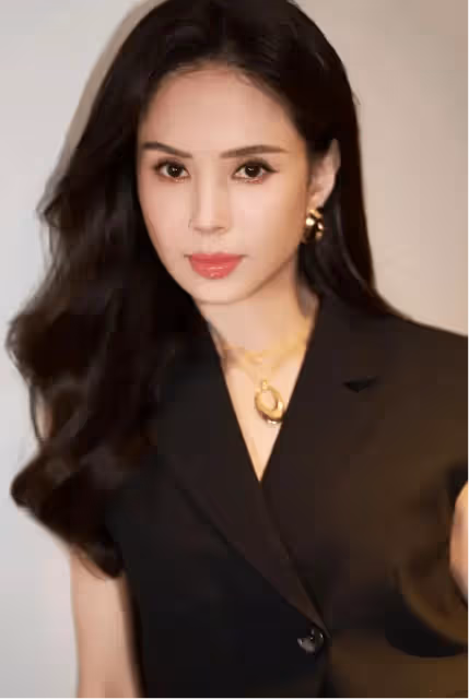 李若彤現身威海菜市場被偶遇,獲網民評價人美親民,毫無明星架子