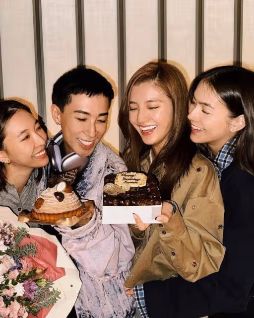 知名港女星獲好友慶生,收8個生日蛋糕,金箔蛋糕凸顯闊太身份