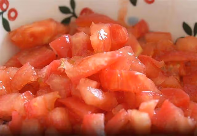 最近很火的剩饅頭做法,加點配菜,飯店賣20一盤,在家成本才3元