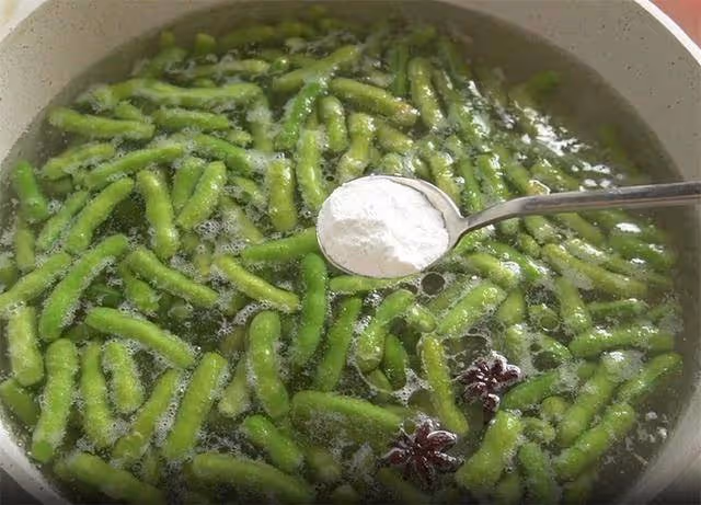 為什麼大排檔的涼拌毛豆脆嫩入味?教你一招,色澤翠綠,香辣好吃