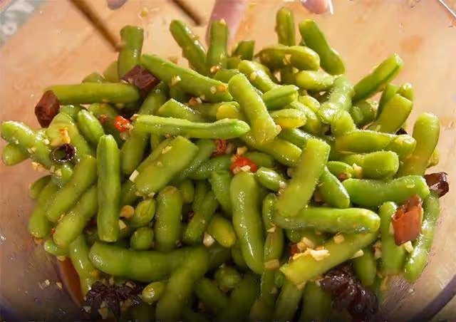 為什麼大排檔的涼拌毛豆脆嫩入味?教你一招,色澤翠綠,香辣好吃