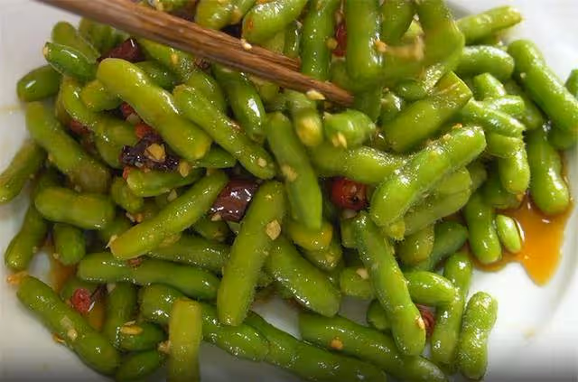 為什麼大排檔的涼拌毛豆脆嫩入味？教你一招，色澤翠綠，香辣好吃