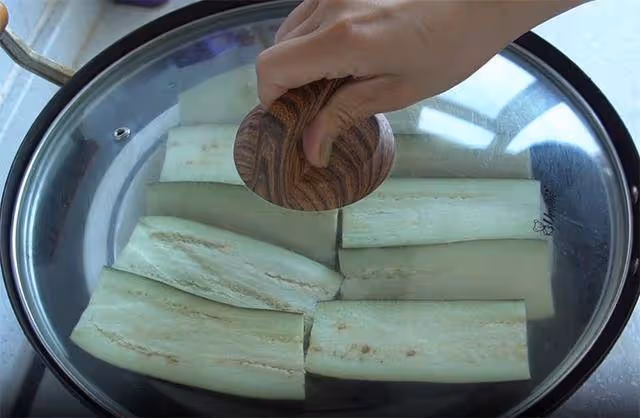 涼拌茄子不放油也好吃,教你一招,比飯店的還入味,看一遍學會
